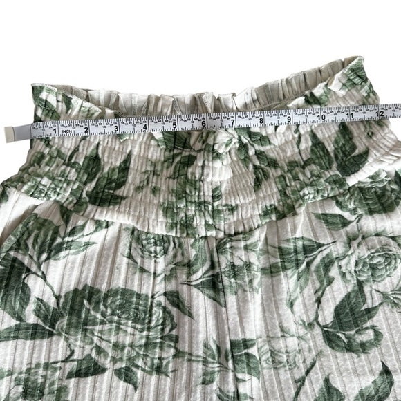 NEW CHASER Rose Print Toile Flare Leg Pull-on Pants Smocked Waist Size Small - Picture 7 of 9